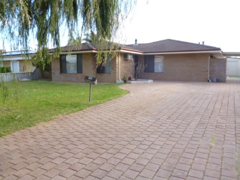 28 St Andrews Loop, Cooloongup WA 6168