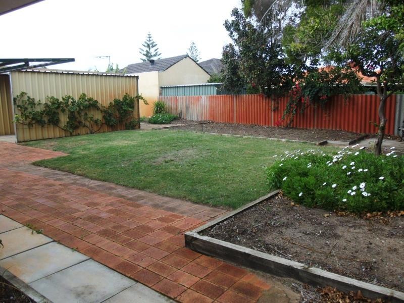 6 Portsmouth Place, Waikiki WA 6169