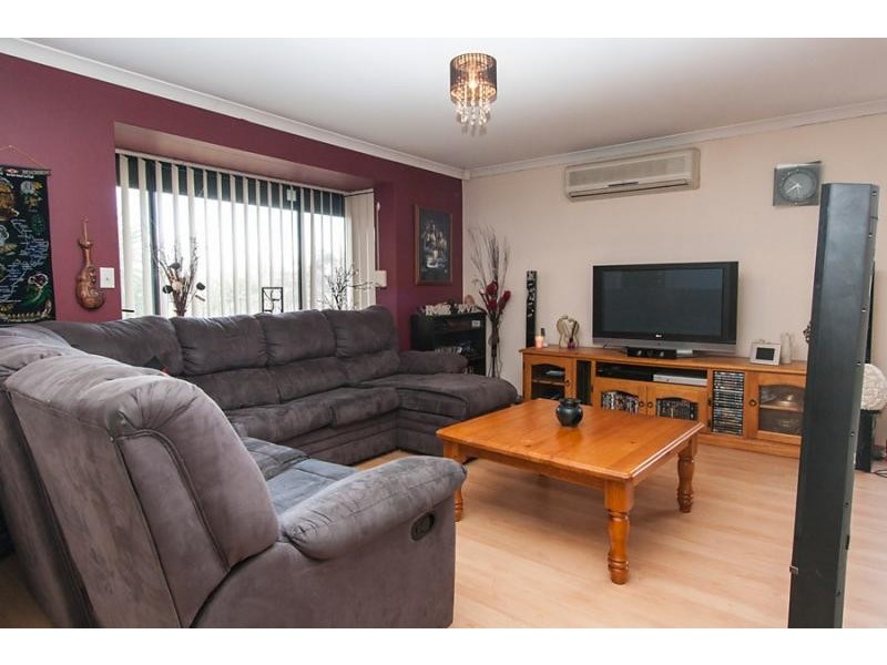 9 Pepperell Crescent, Leda WA 6170