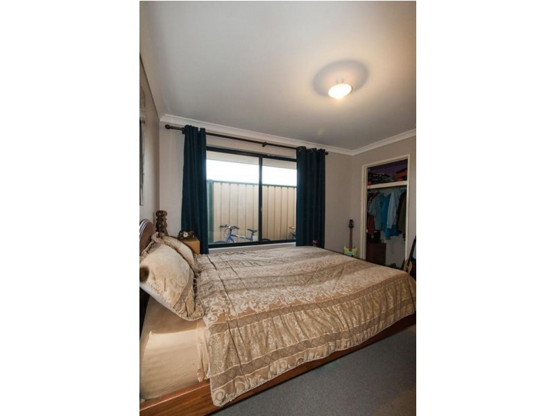 9 Pepperell Crescent, Leda WA 6170