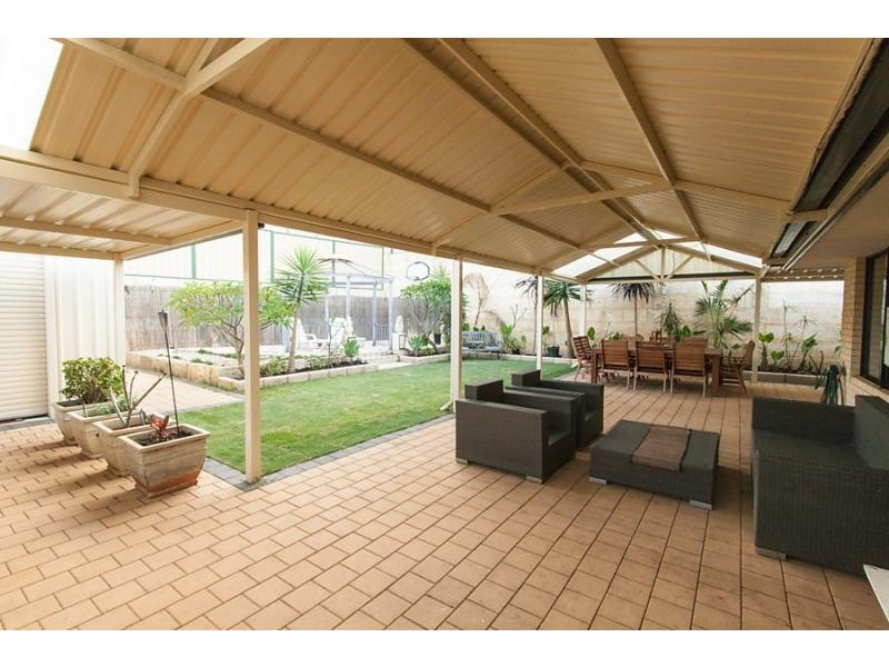 9 Pepperell Crescent, Leda WA 6170