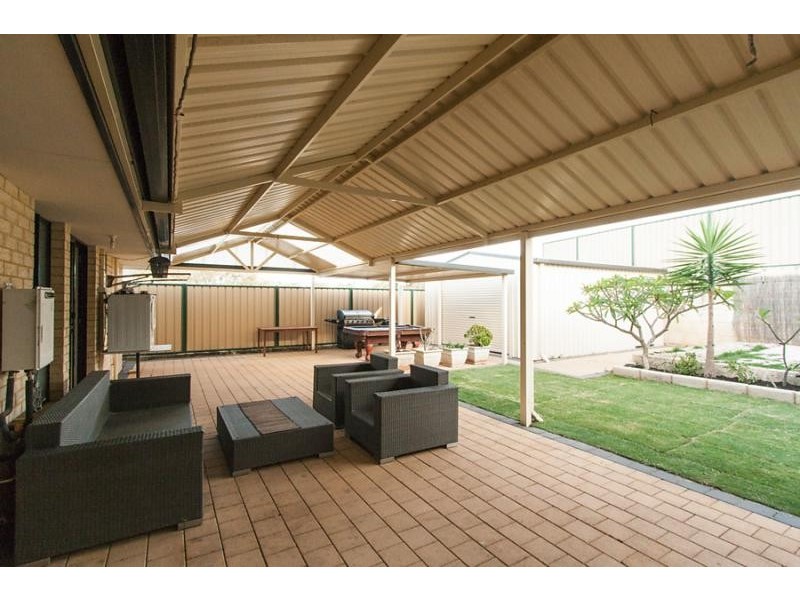 9 Pepperell Crescent, Leda WA 6170