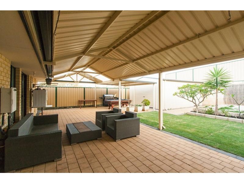 9 Pepperell Crescent, Leda WA 6170
