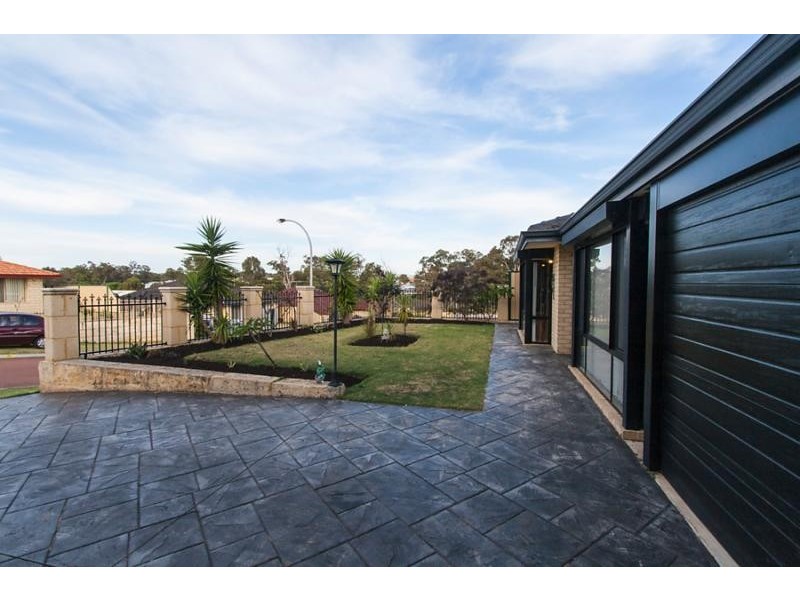 9 Pepperell Crescent, Leda WA 6170