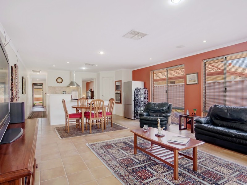 15 Montilla Cr, Port Kennedy WA 6172