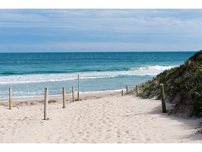 4 Redgate Entrance, Secret Harbour WA 6173