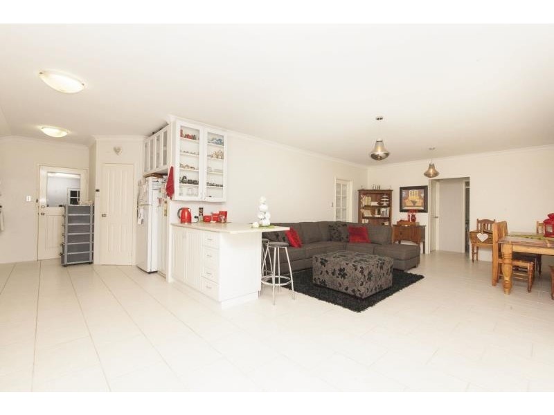 10 Tamar Break, Madora Bay WA 6210