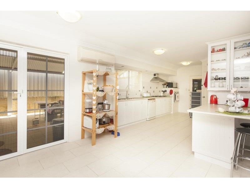 10 Tamar Break, Madora Bay WA 6210