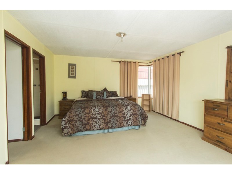 11 Wenn Road, Singleton WA 6175