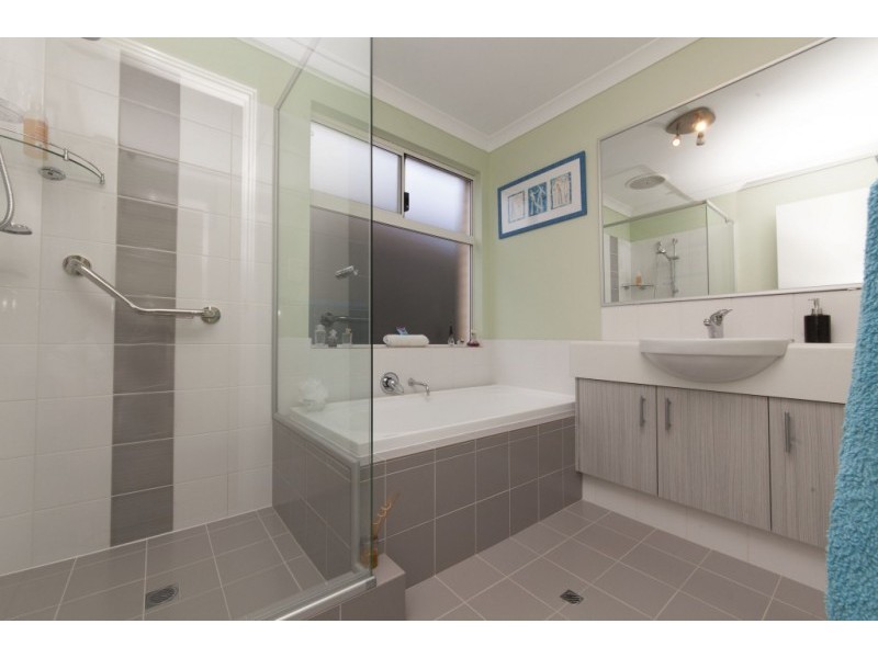 41 Barrington Avenue, Champion Lakes WA 6111