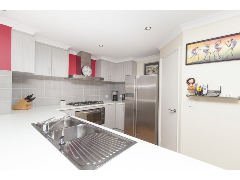 41 Barrington Avenue, Champion Lakes WA 6111