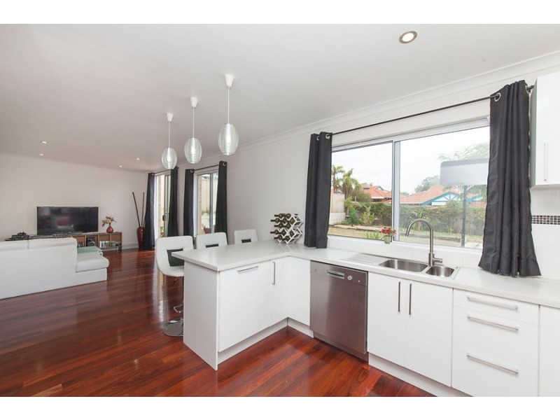 6 Wiggins Road, Orelia WA 6167