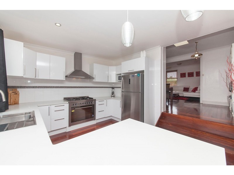 6 Wiggins Road, Orelia WA 6167