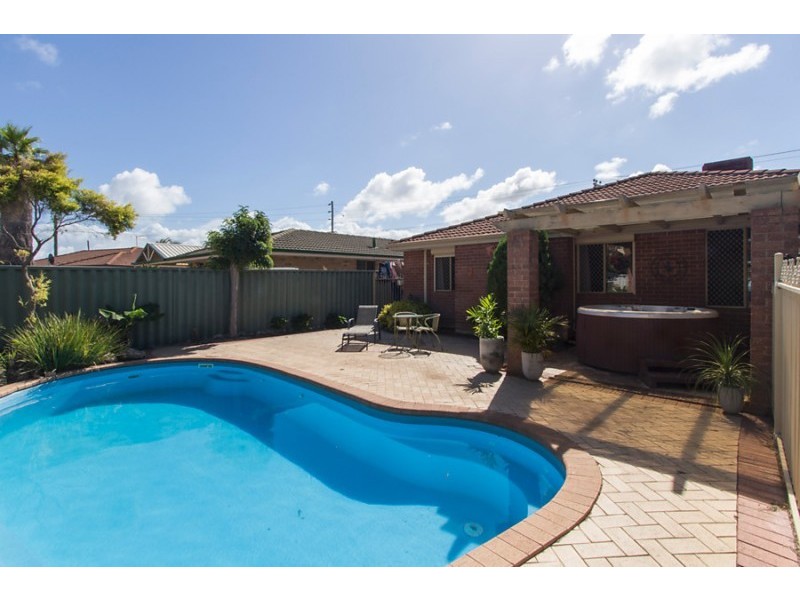 70 Donald Drive, Safety Bay WA 6169