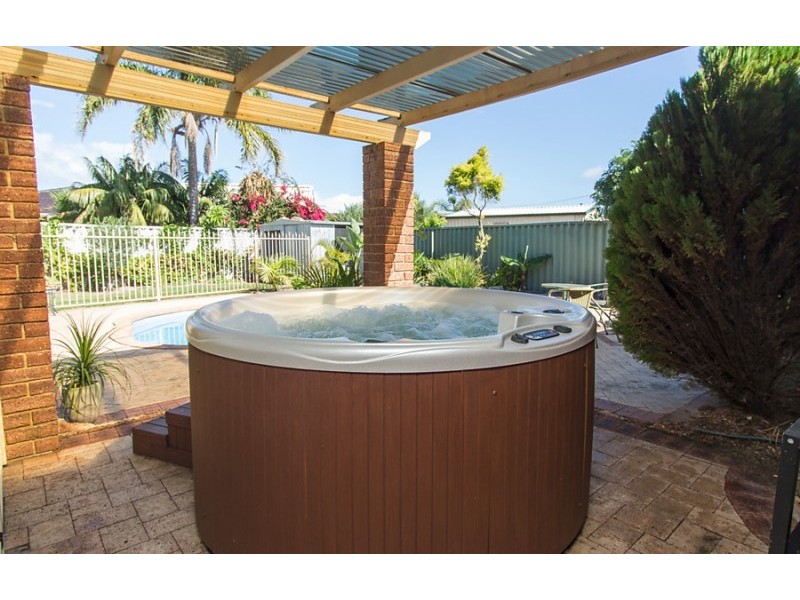 70 Donald Drive, Safety Bay WA 6169