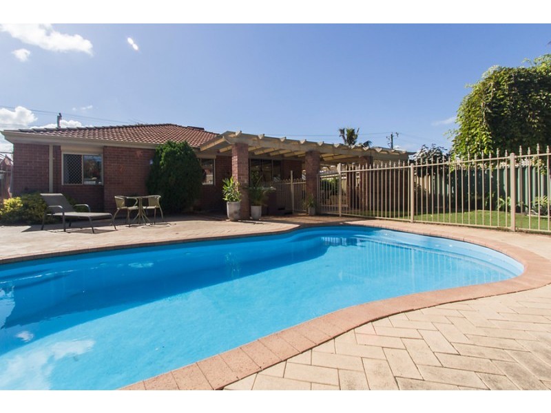 70 Donald Drive, Safety Bay WA 6169