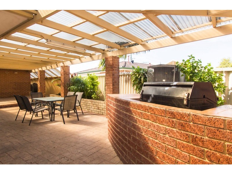 70 Donald Drive, Safety Bay WA 6169