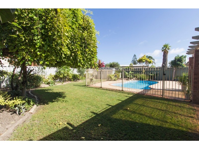 70 Donald Drive, Safety Bay WA 6169