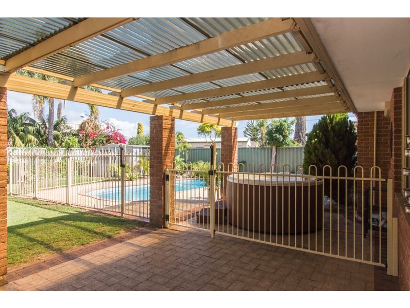 70 Donald Drive, Safety Bay WA 6169