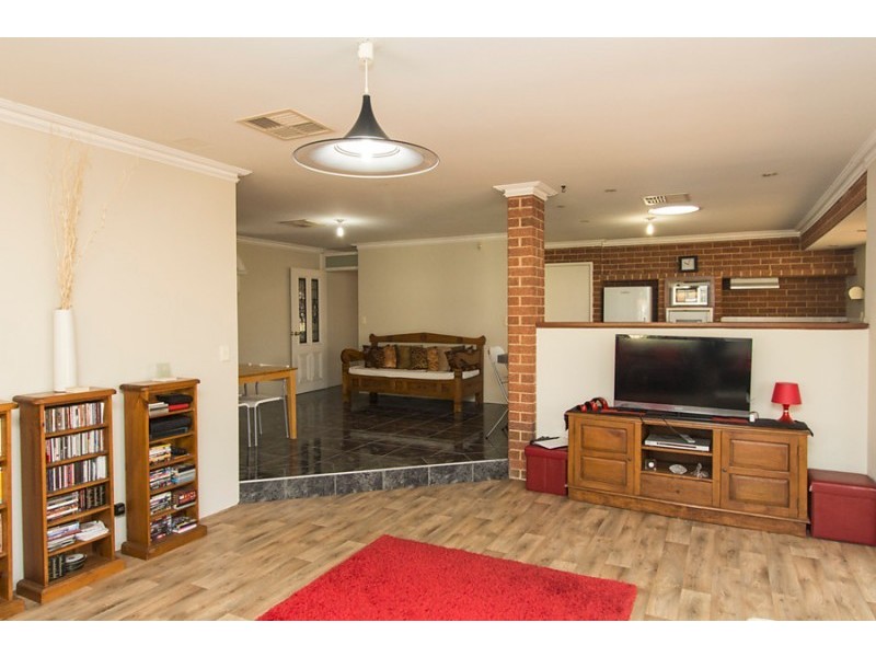 70 Donald Drive, Safety Bay WA 6169