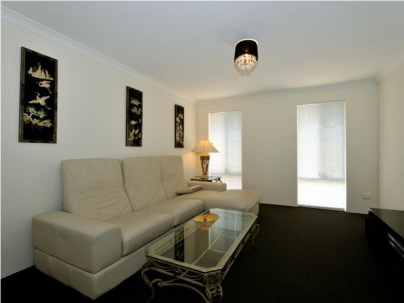 78 Highcliffe Circle, Lakelands WA 6180