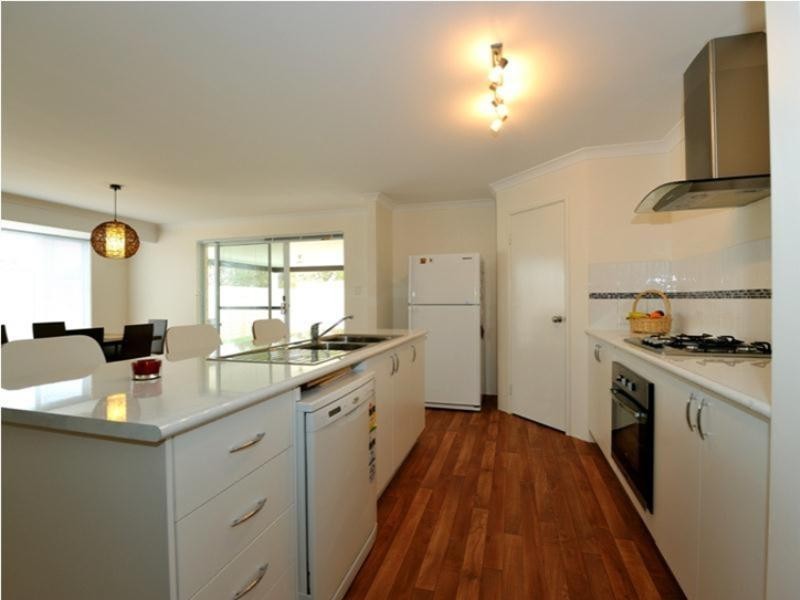 78 Highcliffe Circle, Lakelands WA 6180