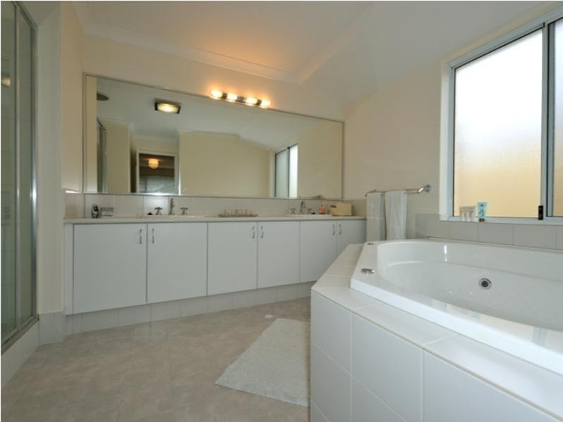 78 Highcliffe Circle, Lakelands WA 6180