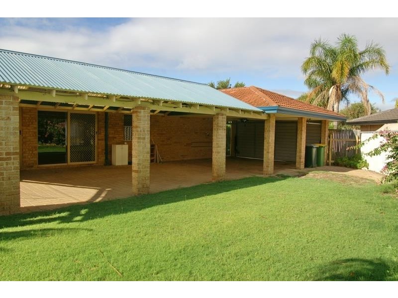 17 Jenniphur Court, Atwell WA 6164