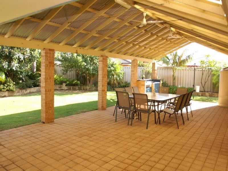 17 Jenniphur Court, Atwell WA 6164