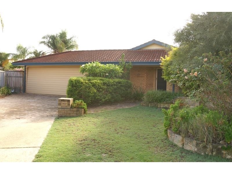 17 Jenniphur Court, Atwell WA 6164