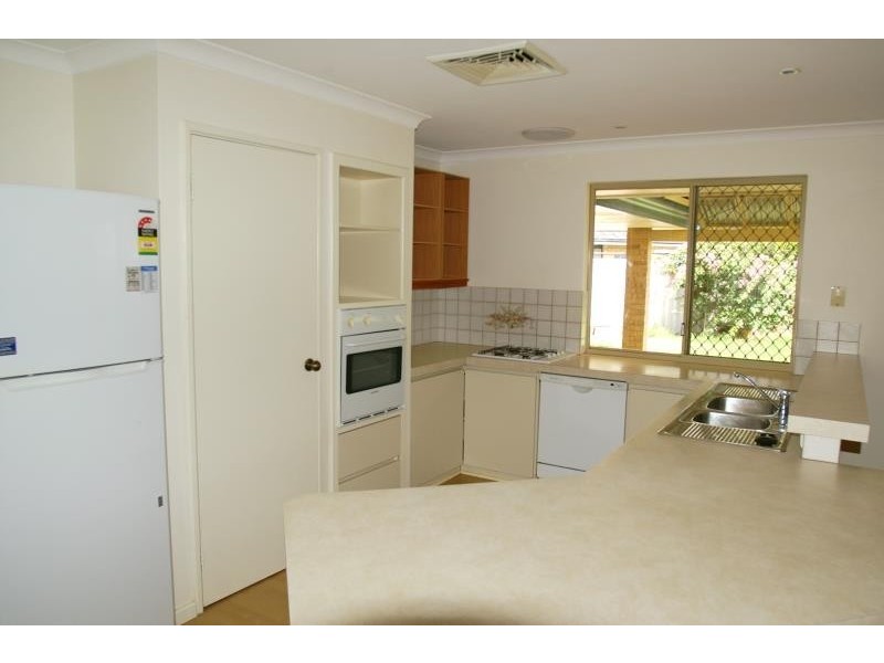 17 Jenniphur Court, Atwell WA 6164