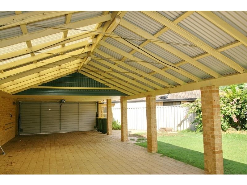 17 Jenniphur Court, Atwell WA 6164