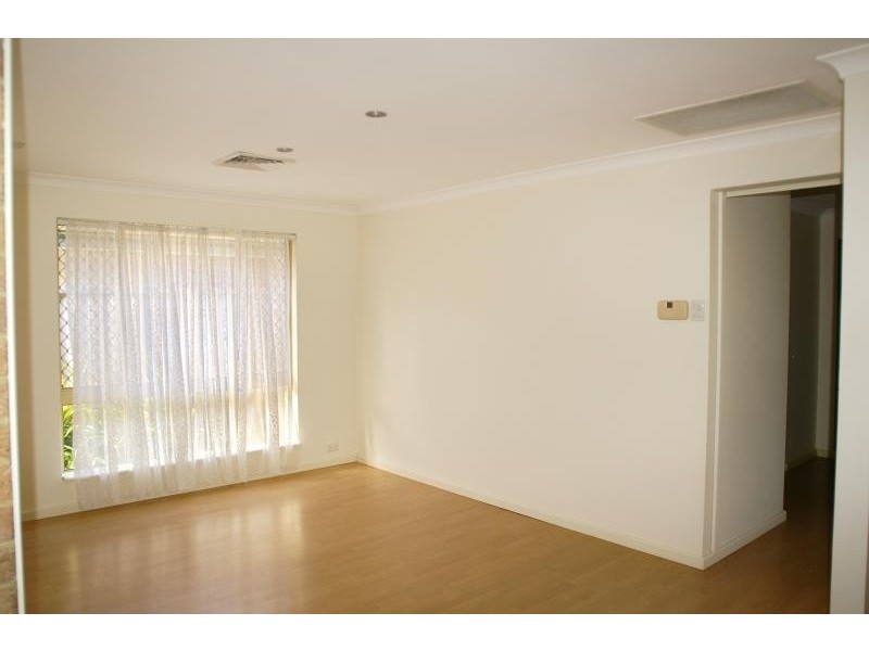 17 Jenniphur Court, Atwell WA 6164