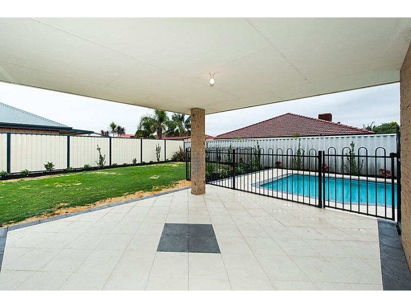 28 Santa Cruz Parkway, Secret Harbour WA 6173