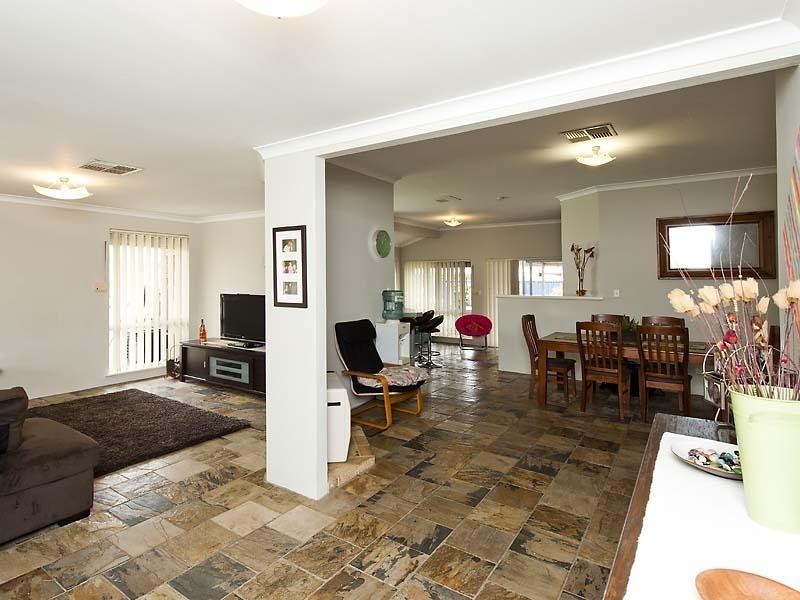 69 Sunningdale Chase, Meadow Springs WA 6210