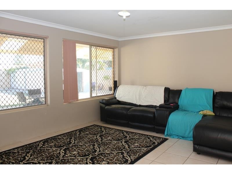 4 Rosebay Grove, Singleton WA 6175