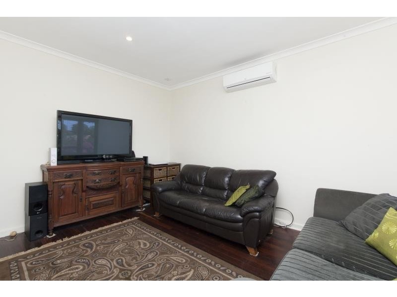 3 Wiggins Rd, Orelia WA 6167