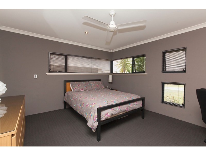 8 Nottely Crescent, Secret Harbour WA 6173