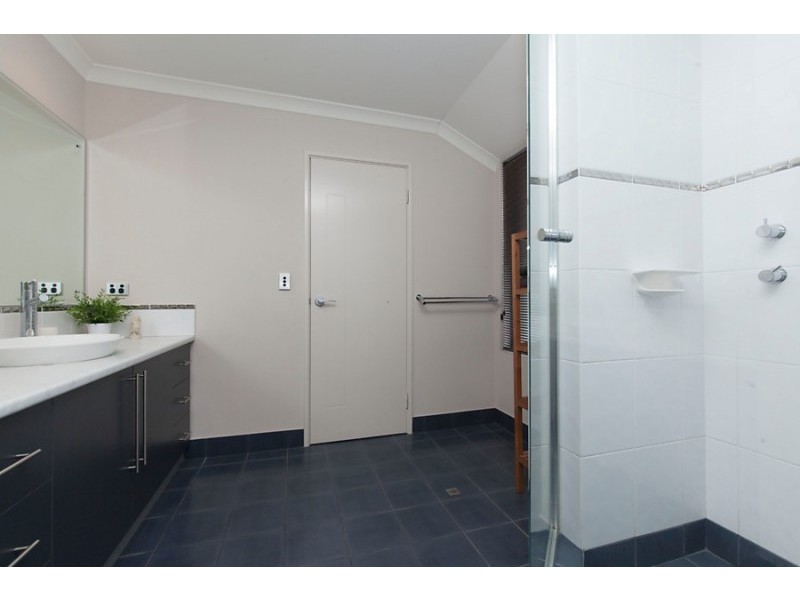 8 Nottely Crescent, Secret Harbour WA 6173