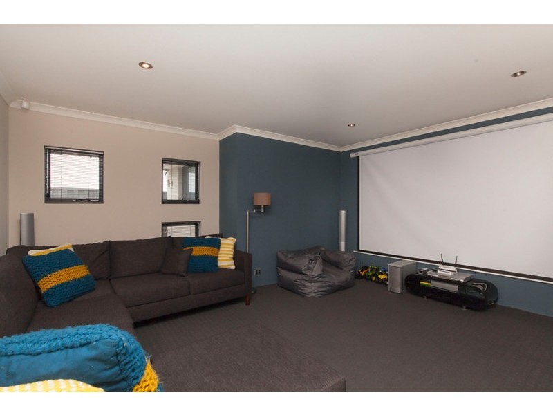 8 Nottely Crescent, Secret Harbour WA 6173