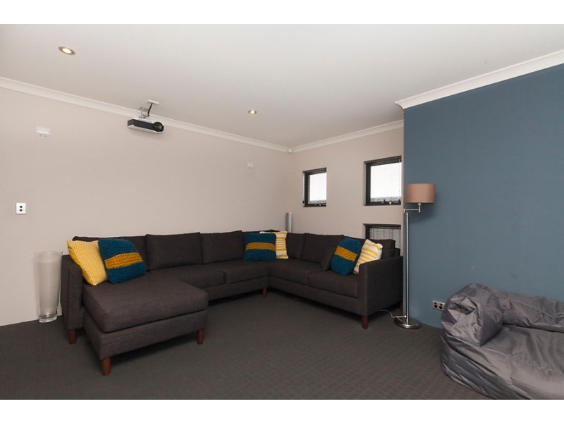 8 Nottely Crescent, Secret Harbour WA 6173