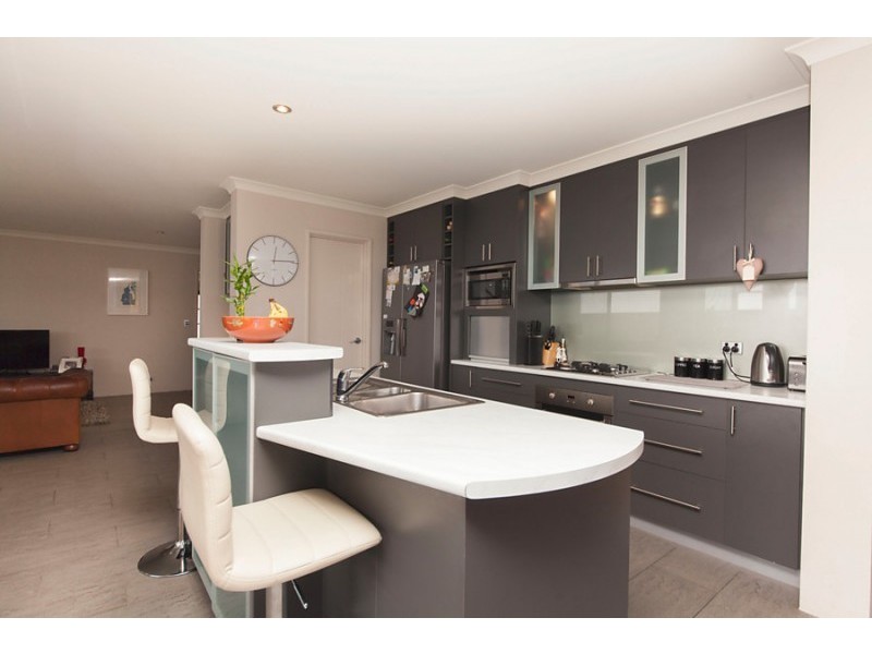 8 Nottely Crescent, Secret Harbour WA 6173