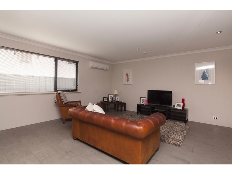 8 Nottely Crescent, Secret Harbour WA 6173