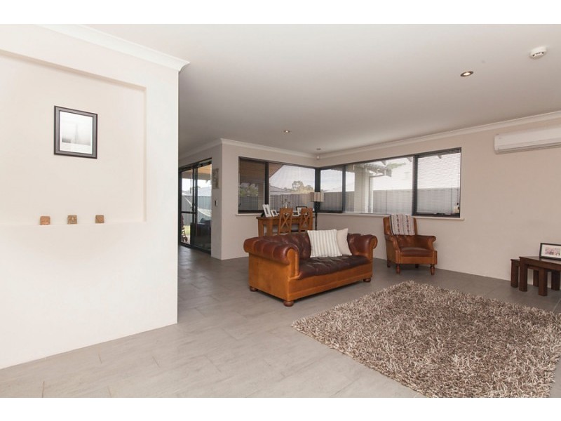 8 Nottely Crescent, Secret Harbour WA 6173