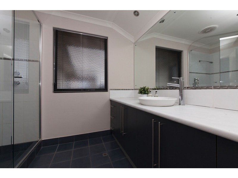 8 Nottely Crescent, Secret Harbour WA 6173