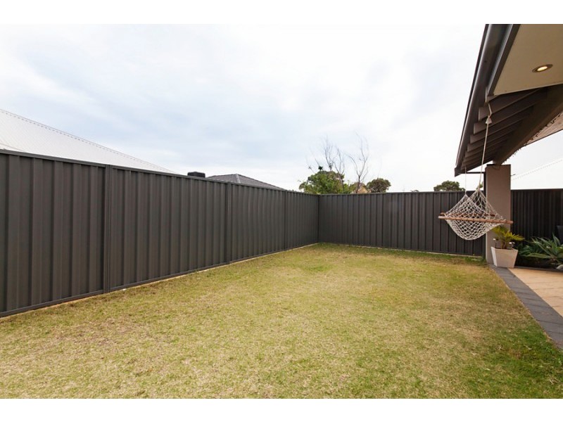 8 Nottely Crescent, Secret Harbour WA 6173