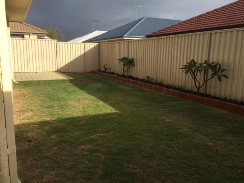 24 Lucky Bay Road, Secret Harbour WA 6173