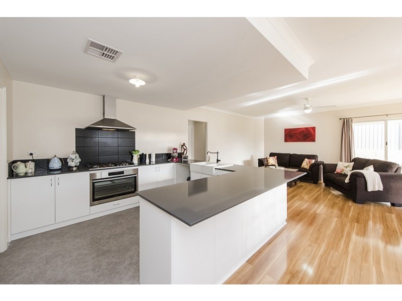 6 Imperia Lane, Secret Harbour WA 6173