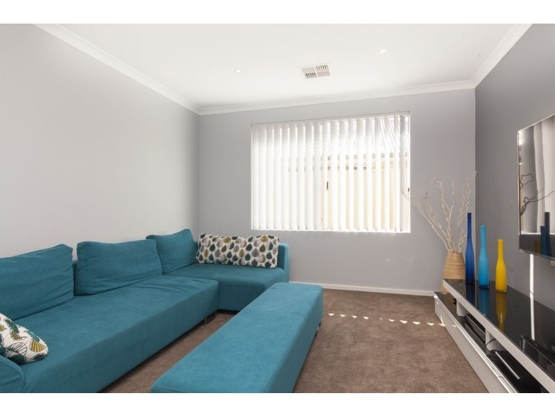 4 Arnside Bend, Waikiki WA 6169
