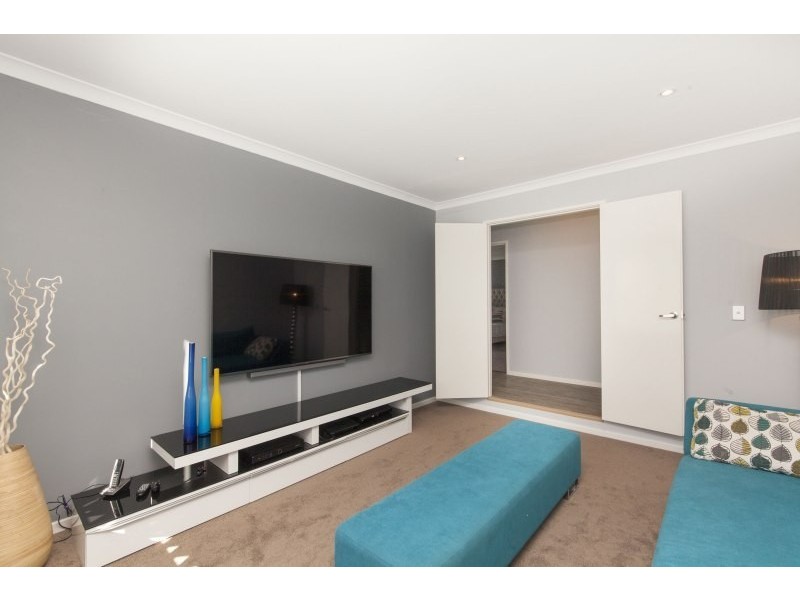 4 Arnside Bend, Waikiki WA 6169